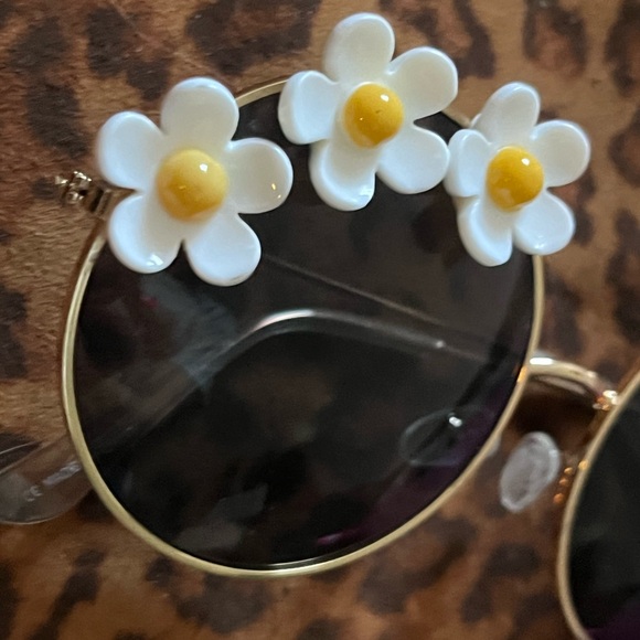 Daisy 70’s  🌻 Sunglasses | NWT - Picture 3 of 6